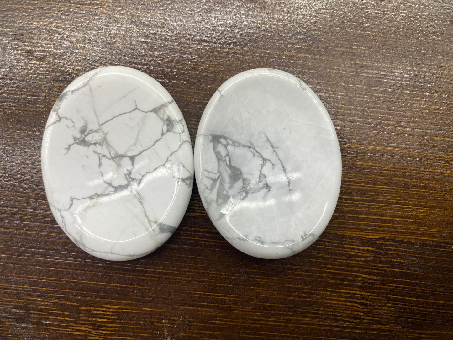 Howlite Palm Stone